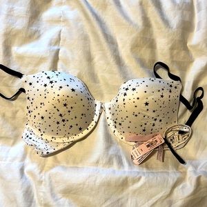 Victoria’s Secret 34C bra new with tags